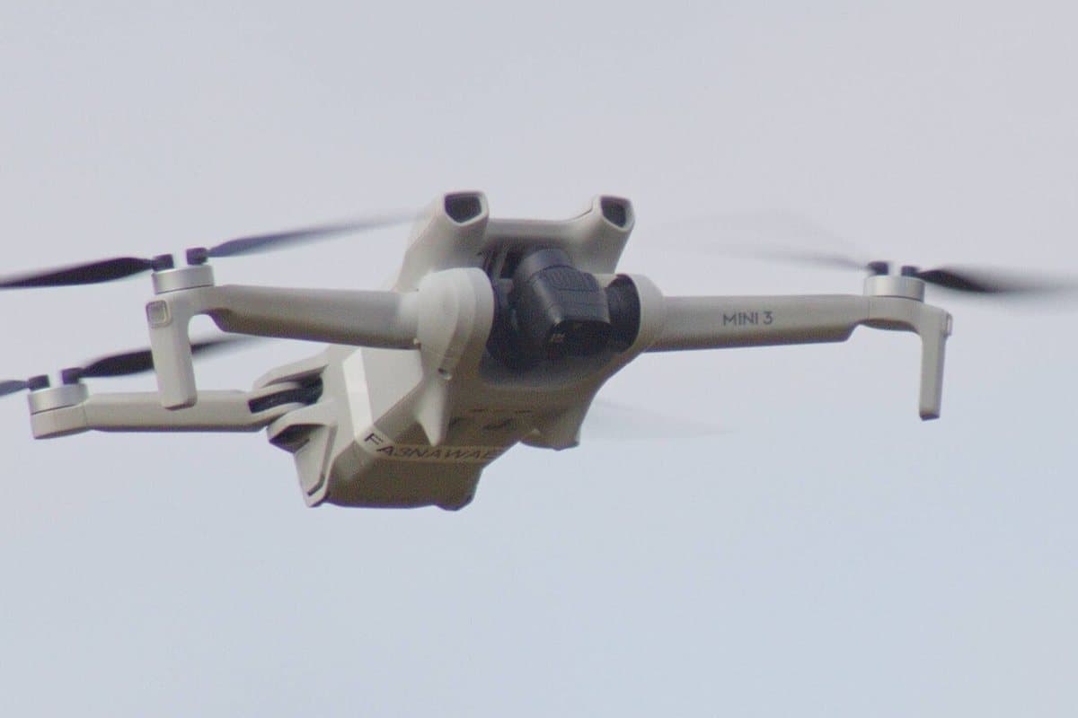 Photo: ZLEA, Wikimedia Commons, CC BY-SA 4.0 DJI Mini 3 in flight against an overcast sky