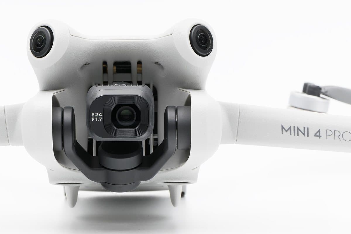 Photo: Jacek Halicki, Wikimedia Commons, CC BY-SA 4.0 DJI Mini 4 Pro, front view, studio still